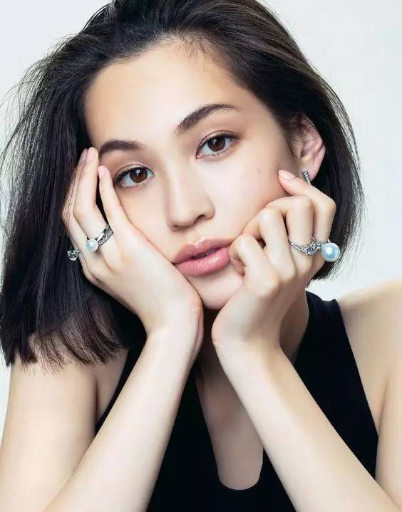 亚洲伊人久久大香线蕉综合图片:21-27-28-30-37-49A：16,亚洲伊人久久大香线蕉综合图片，探索与赏析