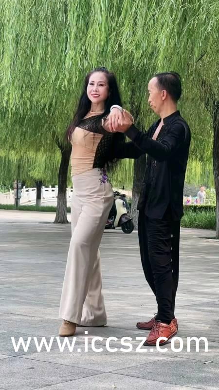 玩弄丰满奶水的女邻居:16-23-29-35-39-45N：09,女邻居的丰满奶水与我们的微妙关系