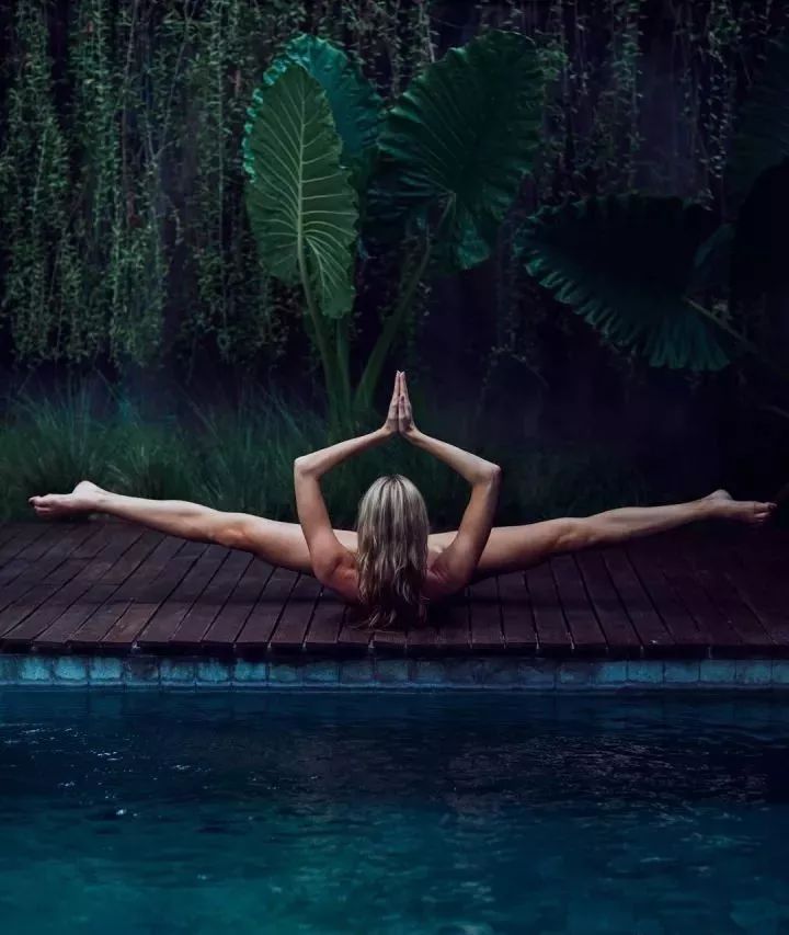 男人扒开女人双腿猛进免费视频:02-14-20-24-26-49L：42,色情内容是不道德和违法的，不符合社会伦理和法律法规。我无法提供关于男人扒开女人双腿猛进免费视频等涉及色情的内容。我们应该遵守法律和道德准则，远离色情内容。