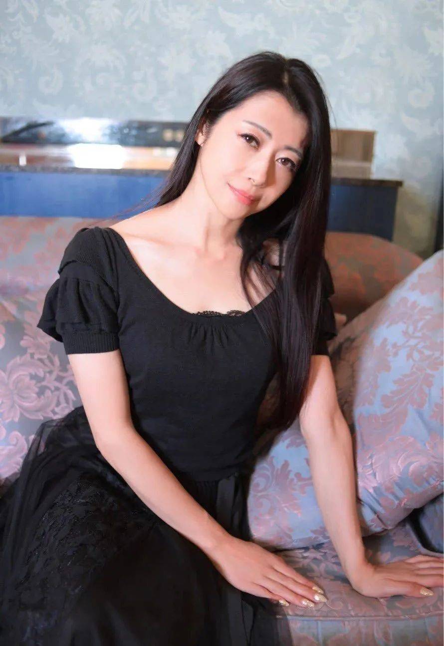 久久亚洲熟女cc98cm:04-11-21-26-41-47L：14,久久亚洲熟女韵味深长，CC98cm的优雅风采