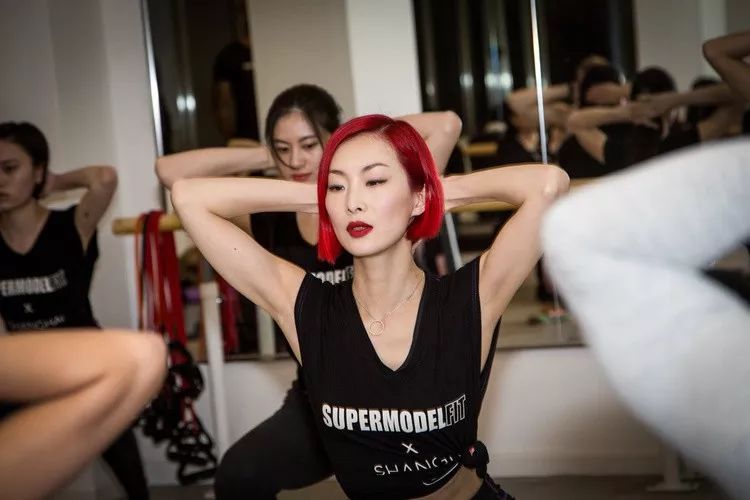 无码精品人妻一区二区三区涩爱:01-04-10-11-32-38X：12,色情内容是不合法的，违反我国相关的法律法规。我们应该遵守法律和道德准则，远离色情内容。如果您有其他有益身心的娱乐需求，可以寻找一些正规的平台或文化活动，例如观看电影、参加体育运动，以丰富您的生活。