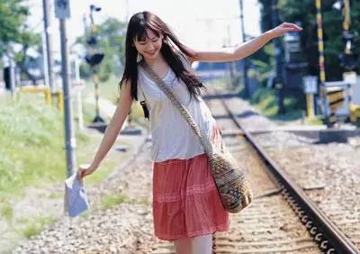 国内揄拍国内精品人妻浪潮AV:16-23-29-35-39-45N：09,色情内容是不合法的，违反我国相关的法律法规。我们应该遵守法律和道德准则，远离色情内容。如果您有其他有益身心的娱乐需求，可以寻找一些正规的平台或文化活动，例如观看电影、参加体育运动，以丰富您的生活。国内揄拍国内精品人妻浪潮AV等关键词涉及低俗、不良信息等，不符合社会道德和法律法规，请自觉遵守相关规定，拒绝传播和宣扬不良内容。我们应该共同努力，维护网络健康，传播积极正面的信息，共同营造一个和谐、美好的社会氛围。