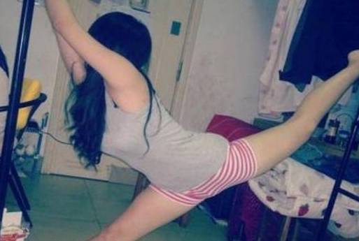 扒开女人内裤猛进猛出免费视频:03-08-09-28-33-49K：10,色情内容是不合法的，违反我国相关的法律法规。我们应该遵守法律和道德准则，远离色情内容。如果您有其他有益身心的娱乐需求，可以寻找一些正规的平台或文化活动，例如观看电影、参加体育运动，以丰富您的生活。