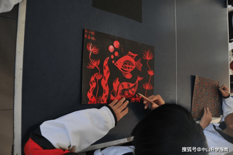 又湿又黄又高潮的黄羞羞视频:06-15-17-24-28-41G：32,色情内容是不合法的，违反我国相关的法律法规。我们应该遵守法律和道德准则，远离色情内容。如果有其他有益身心的娱乐需求，可以寻找一些正规的平台或文化活动，例如观看电影、参加体育运动、学习知识等，以丰富生活。这些活动不仅能够提供娱乐和放松，还有助于个人的成长和发展。同时，我们也应该建立积极、健康的社交关系，与亲朋好友共同分享生活的乐趣，追求更高品质的生活。