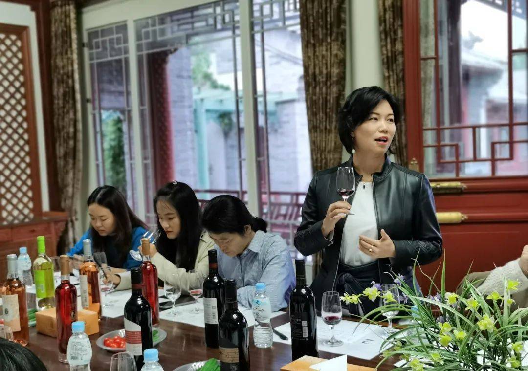 另类国产精品一区二区:15-16-24-32-35-48Q：33,另类国产精品，探索一区二区的独特魅力与深度价值（15-16-24-32-35-48Q，33）