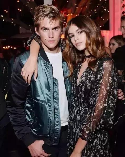 亚洲A∨无码一区二区:16-18-21-25-37-41G：18,探索亚洲A∨无码文化，一区至六区的深度解析（附详细指南）