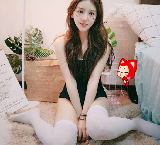 小仙女jk情趣白丝喷水视频:12-18-24-30-31-45B：41,小仙女JK情趣白丝喷水视频的魅力时光