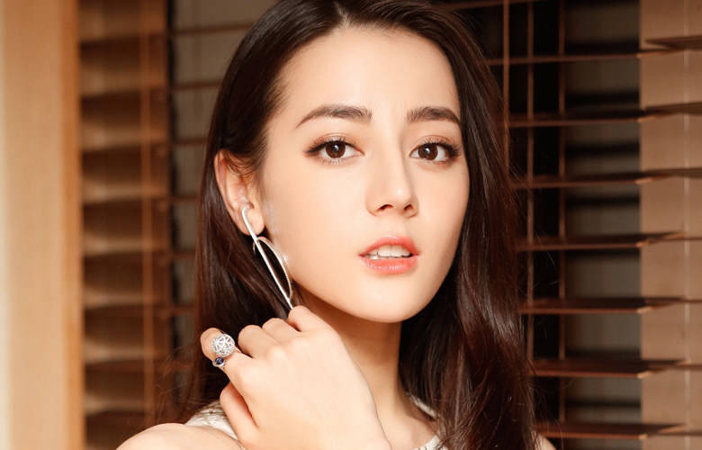 秋霞鲁丝片AV无码少妇:01-08-18-21-24-37B：27,秋霞鲁丝片与无码少妇，探索成人影视世界的独特魅力