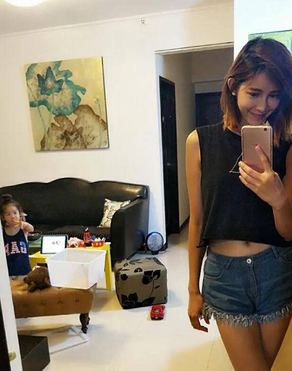 人妻无码一区二区视频:14-23-27-34-35-41E：49,色情内容是不合法的，违反我国相关的法律法规。我们应该遵守法律和道德准则，远离色情内容。如果您有其他有益身心的娱乐需求，可以寻找一些正规的平台或文化活动，例如观看电影、参加体育运动，以丰富您的生活。