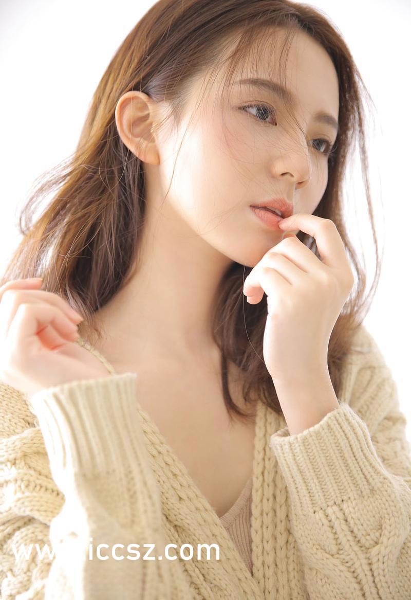 丝袜美腿一区二区三区:04-06-09-23-27-38N：47,探索丝袜美腿的魅力，一区、二区、三区的独特韵味与时尚解读