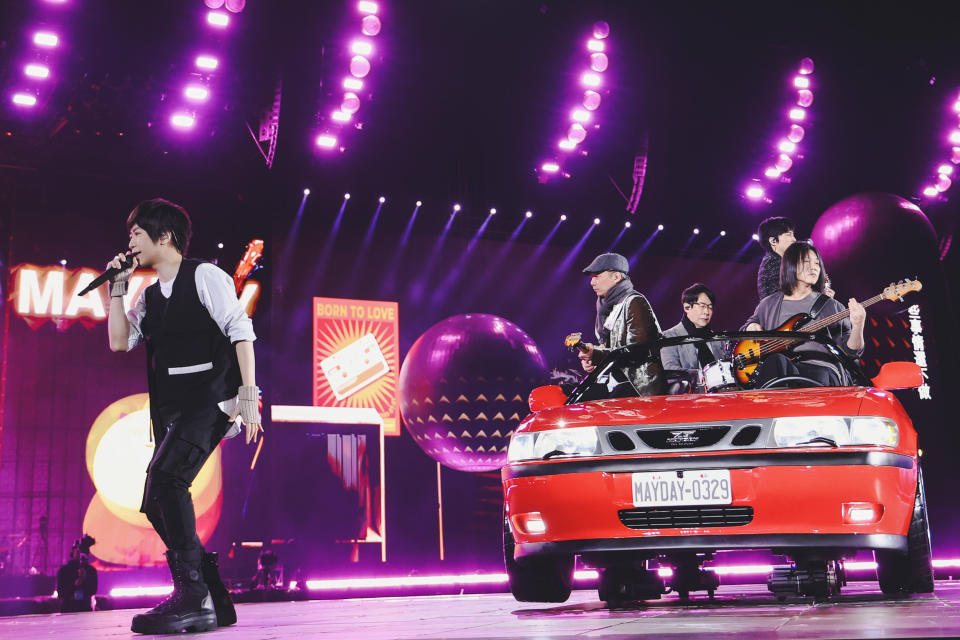 五月天激情婷婷婷久久:15-21-27-28-45-47U：42,五月天的激情，婷婷婷久久之歌与数字的秘密