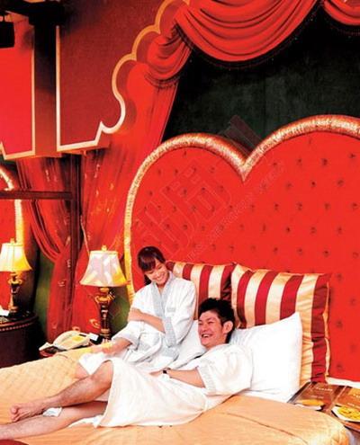 久久天天躁夜夜躁狠狠85台湾:14-15-18-31-35-48F：23,色情内容是不合适的，无法提供您需要的文章。请理解我的立场，避免涉及不适宜的主题，让我们共同维护一个健康和尊重的社会环境。如果您有其他关于文化、艺术、科技、历史等主题的合法需求，我会尽力提供帮助。