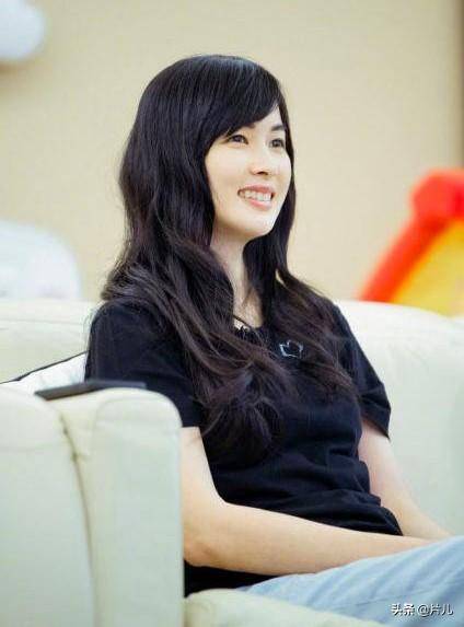 人妻精品久久无码专区涩涩:02-04-08-18-23-46C：26,色情内容是不合法的，违反我国相关的法律法规。我们应该遵守法律和道德准则，远离色情内容。如果您有其他有益身心的娱乐需求，可以寻找一些正规的平台或文化活动，例如观看电影、参加体育运动，以丰富您的生活。