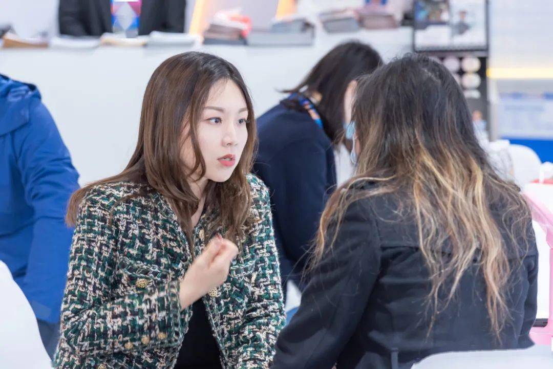 人妻精品久久无码专区涩涩:02-04-08-18-23-46C：26,色情内容是不合法的，违反我国相关的法律法规。我们应该遵守法律和道德准则，远离色情内容。如果您有其他有益身心的娱乐需求，可以寻找一些正规的平台或文化活动，例如观看电影、参加体育运动，以丰富您的生活。