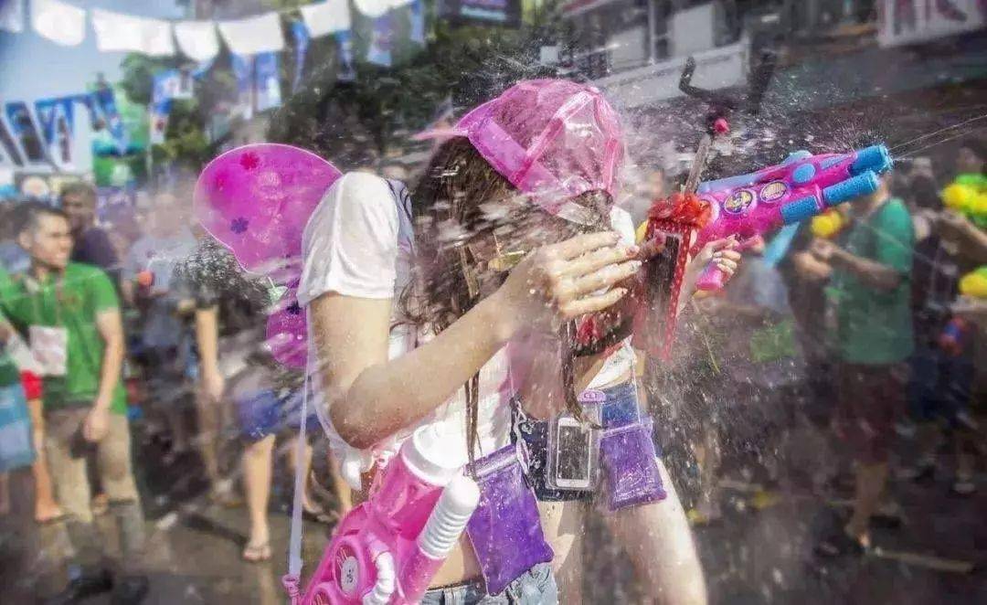 无码高潮爽到爆的喷水视频:05-11-16-28-37-38H：35,探索无码高潮爽到爆的喷水视频，一场感官与情感的交织之旅