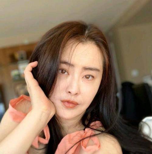 亚洲精品无码高潮喷水在线:02-19-30-38-45-47M：49,探索亚洲精品，高潮喷水的艺术