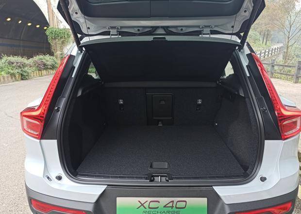 免费又大粗又爽又黄少妇毛片:06-11-32-37-42-43X：24,色情内容是不合法的，违反我国相关的法律法规。我们应该遵守法律和道德准则，远离色情内容。如果有其他有益身心的娱乐需求，可以寻找一些正规的平台或文化活动，例如观看电影、参加体育运动、学习知识等，以丰富生活。