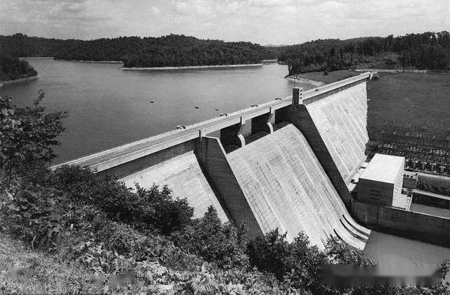 亚洲综合无码一区二区三区不卡:04-08-34-36-37-49J：24,亚洲综合娱乐产业的繁荣，一区、二区和三区的无缝连接与趋势分析（关键词，无码、流畅体验）