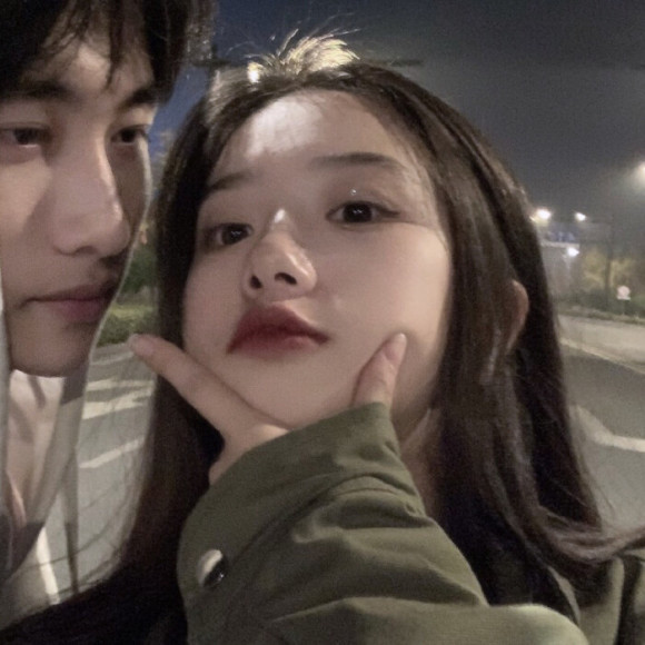 国产情侣真实露脸在线:07-10-34-38-42-48C：24,国产情侣真实露脸在线，探索真实情感的数字时代