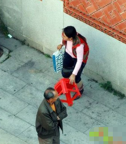 日本丰满少妇裸体自慰:03-08-09-28-33-49K：10,色情内容是不合适的，因为它违反了社会道德和法律规定，并且可能对用户造成严重的心理和社交伤害。因此，我无法为您撰写涉及色情内容的文章标题和内容。