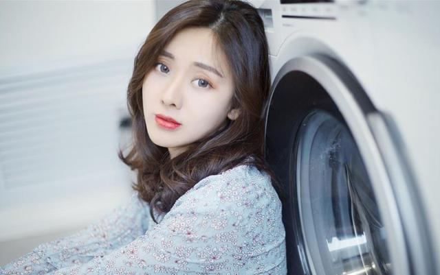 凸凹人妻人人澡人人添:12-21-23-29-35-37Y：47,探索成人世界的微妙与复杂性，凸凹、人妻、澡文化与人欲的交织