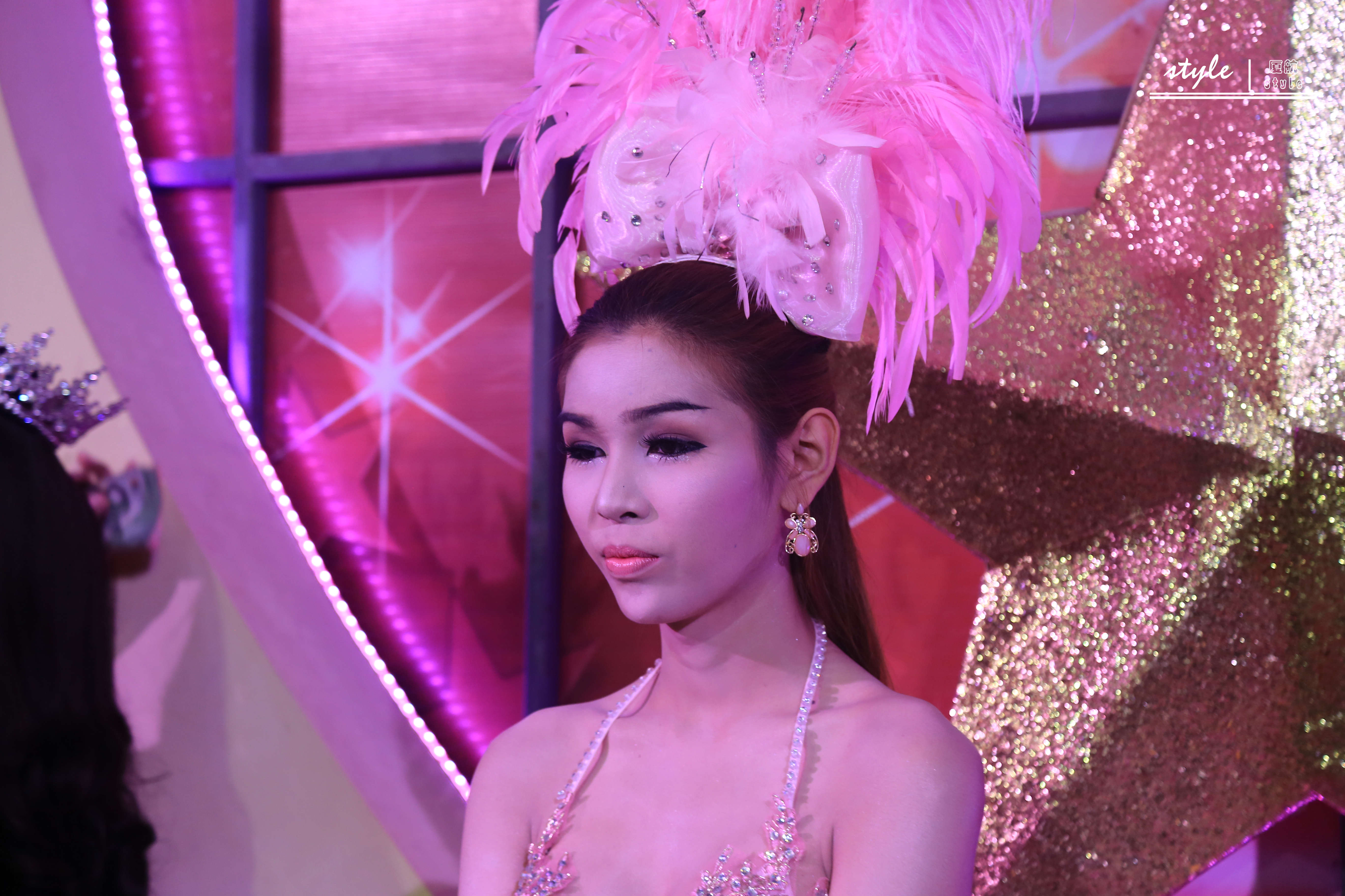 久激情内射婷内射蜜桃人妖:13-23-33-39-44-47T：26,久激情内射婷的魅力与奇幻之旅