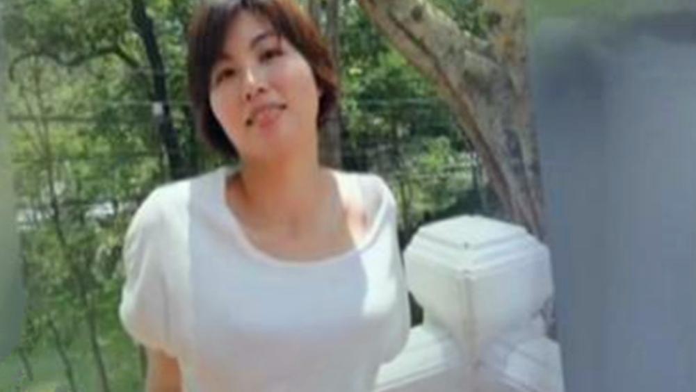 玩弄放荡人妻少妇系列视频:01-08-10-23-44-49B：14,当代社会中的人妻少妇视频现象，深度解析与反思