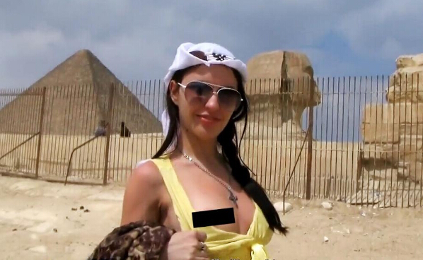 亚洲爆乳无码一区二区三区:09-26-28-29-31-47A：32,色情内容是不合法的，违反我国相关的法律法规。我们应该遵守法律和道德准则，远离色情内容。如果有其他有益身心的娱乐需求，可以寻找一些正规的平台或文化活动，例如观看电影、参加体育运动等。这些活动不仅能够提供娱乐，还能够促进身心健康。