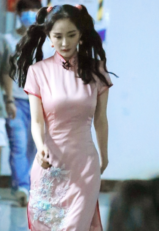 50岁丰满老熟女BBWBBWPICS:14-19-21-35-40-43R：45,关于丰满女性的魅力，一种超越年龄的欣赏与尊重