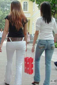 CHINA丰满人妻VIDEOSHD:01-02-06-09-18-24R：45,色情内容是不合法的，违反我国相关的法律法规。我们应该遵守法律和道德准则，远离色情内容。如果您有其他有益身心的娱乐需求，可以寻找一些正规的平台或文化活动，例如观看电影、参加体育运动，以丰富您的生活。