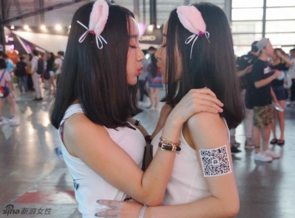 美女扒开内裤无遮挡18禁免费观看:24-26-32-34-35-41M：04,色情内容是不合法的，违反我国相关的法律法规。我们应该遵守法律和道德准则，远离色情内容。如果您有其他有益身心的娱乐需求，可以寻找一些正规的平台或文化活动，例如观看电影、参加体育运动、学习知识等，以丰富您的生活。