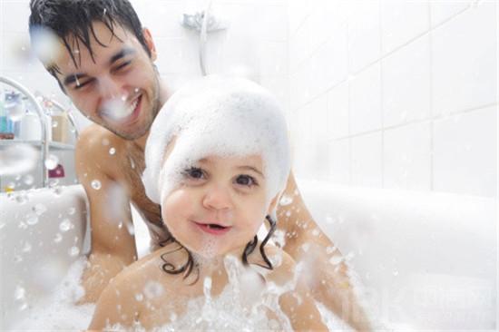 小13箩利洗澡无码视频免费网站:12-13-17-24-27-28J：03,关于网络视频内容与个人隐私安全的探讨