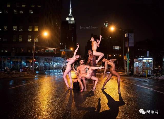 免费无码无遮挡裸体视频在线观看:03-09-12-16-17-25J：41,色情内容是不合法的，违反我国相关的法律法规。我们应该遵守法律和道德准则，远离色情内容。如果有其他有益身心的娱乐需求，可以寻找一些正规的平台或文化活动，例如观看电影、参加体育运动、学习知识等，以丰富生活。