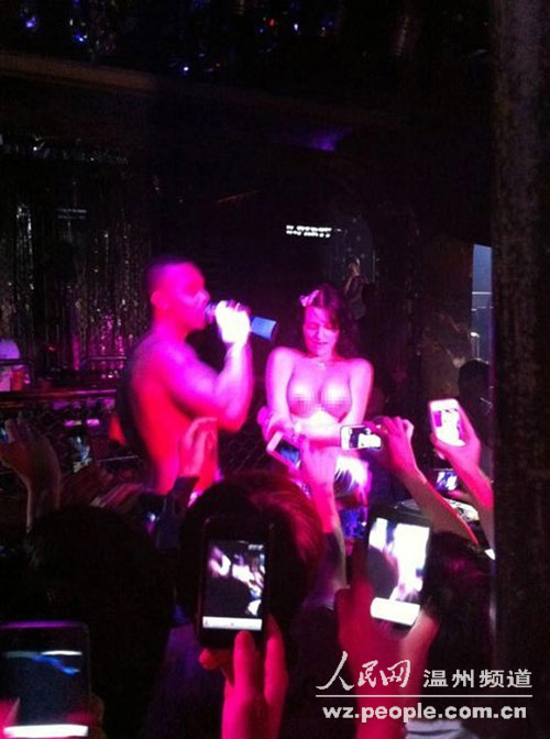 免费无码无遮挡裸体视频在线观看:03-09-12-16-17-25J：41,色情内容是不合法的，违反我国相关的法律法规。我们应该遵守法律和道德准则，远离色情内容。如果有其他有益身心的娱乐需求，可以寻找一些正规的平台或文化活动，例如观看电影、参加体育运动、学习知识等，以丰富生活。