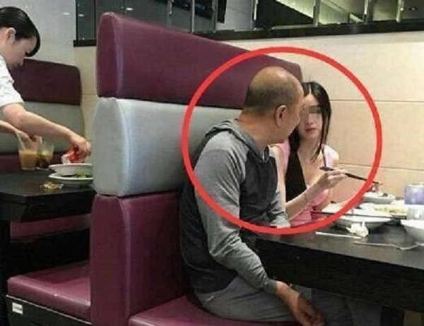 女班长裸体扒开两腿让我桶动态图:10-12-13-34-37-38A：45,色情内容是不合适的，违反社会道德和伦理准则，可能会对人们造成不良影响。因此，我无法为您撰写涉及此类内容的文章标题和正文。