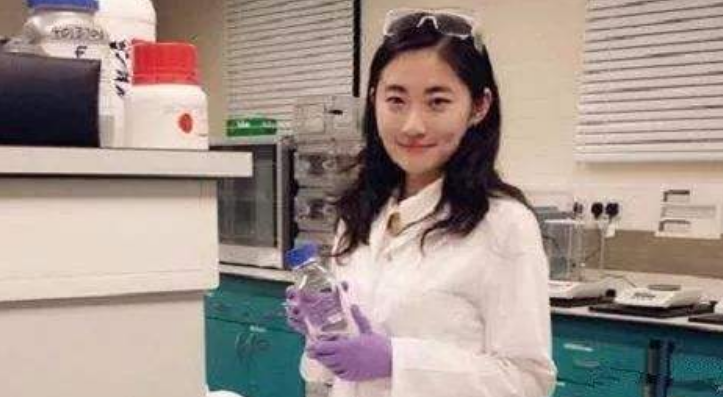 美女扒开尿口让男人桶都免费视频:04-12-16-22-32-41P：42,色情内容是不道德和违法的，不仅违反社会伦理道德，还可能对个人的身心健康造成严重伤害。我无法提供关于美女扒开尿口让男人桶都免费视频等涉及低俗、色情的内容。如果您对人际关系、情感交流、健康生活方式等话题感兴趣，我可以为您提供一些有益的信息和建议。