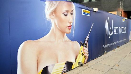 美女扒开胸无遮挡黄18禁动态图:02-14-20-24-26-49L：42,色情内容是不合法的，违反我国相关的法律法规。我们应该遵守法律和道德准则，远离色情内容。如果您有其他有益身心的娱乐需求，可以寻找一些正规的平台或文化活动，例如观看电影、参加体育运动，以丰富您的生活。对于您提到的关键词组合，我无法提供任何与色情相关的内容或信息。如果您有其他关于艺术、文化、时尚、健康等方面的问题，我将非常乐意帮助您。