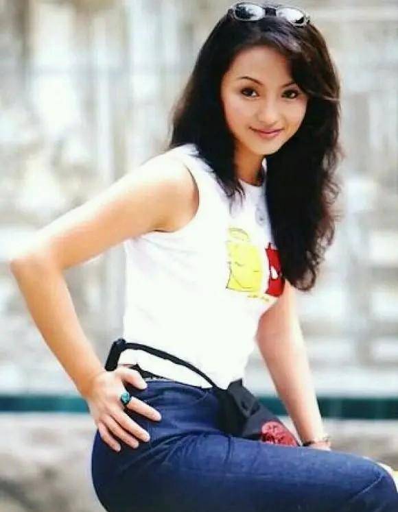 国产精品久久久久久人妻精品18:20-22-27-33-35-39S：43,国产影视精品中的人妻故事，深度探讨与赏析