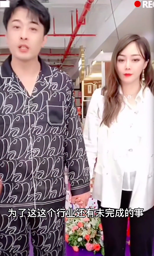 女女互慰无遮挡免费视频在线观看:04-17-19-34-40-49D:28,女女互慰,理解与尊重下的情感交流 女女互慰无遮挡免费视频在线观看:04-17-19-34-40-49D:28,女女互慰,理解与尊重下的情感交流