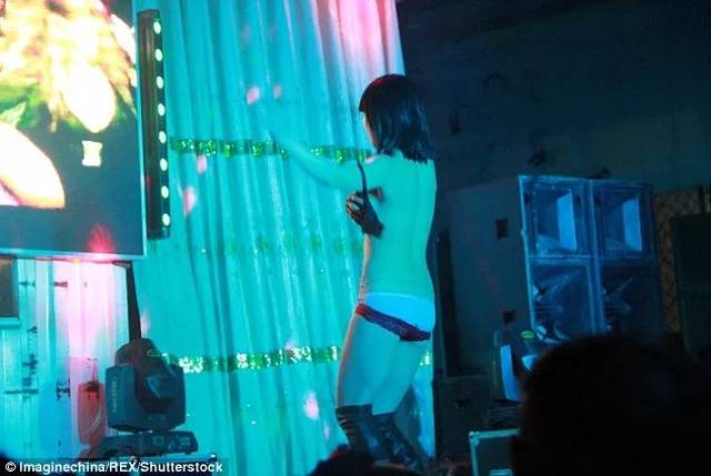 亚洲日韩AV一区二区三区四区:07-26-28-31-47-49Y：12,色情内容是不合法的，违反我国相关的法律法规。我们应该遵守法律和道德准则，远离色情内容。如果您有其他有益身心的娱乐需求，可以寻找一些正规的平台或文化活动，例如观看电影、参加体育运动，以丰富您的生活。