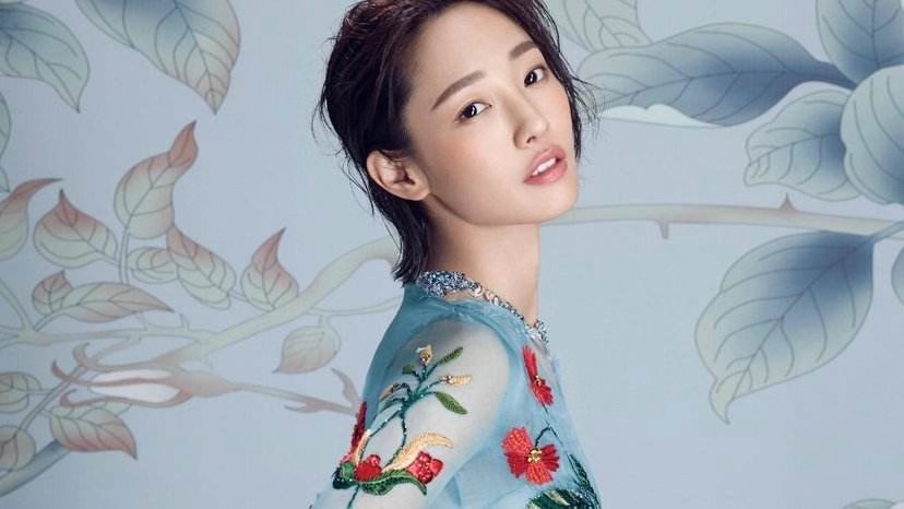 人人妻人人爽人人添夜夜欢视频:07-14-26-35-46-48G：35,色情内容是不合法的，违反我国相关的法律法规。我们应该遵守法律和道德准则，远离色情内容。如果有其他有益身心的娱乐需求，可以寻找一些正规的平台或文化活动，例如观看电影、参加体育运动，以丰富您的生活。