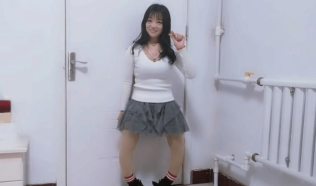 美女扒开腿让男人桶爽免费视频:12-16-17-34-44-45S：34,色情内容是不合法的，违反我国相关的法律法规。我们应该遵守法律和道德准则，远离色情内容。如果有其他有益身心的娱乐需求，可以寻找一些正规的平台或文化活动，例如观看电影、参加体育运动，以丰富您的生活。