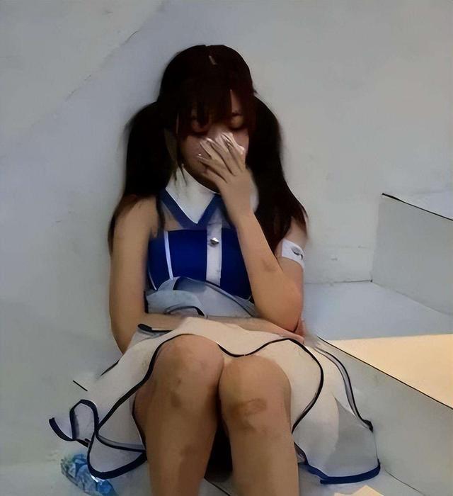 白丝制服被啪到喷水很黄很暴力:29-32-33-36-40-48Y：35,白丝制服下的隐秘风暴，一场失控的暴力之旅